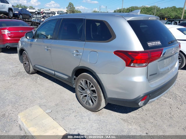 JA4AZ3A33JJ000729 Mitsubishi Outlander Se