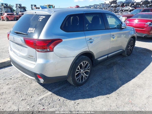 JA4AZ3A33JJ000729 Mitsubishi Outlander Se