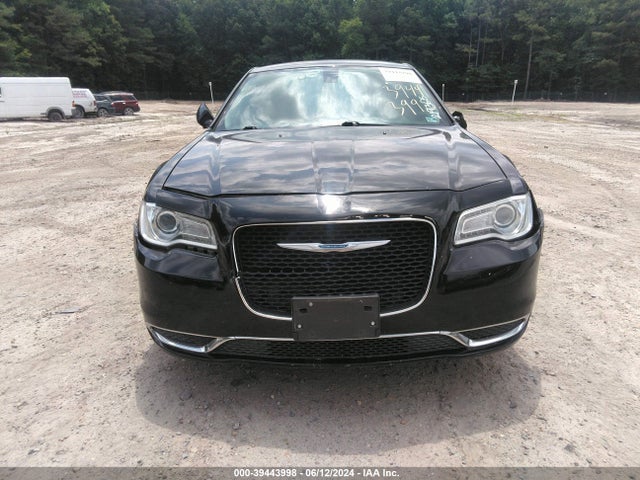 2C3CCARG1JH181833 Chrysler 300 Touring L Awd
