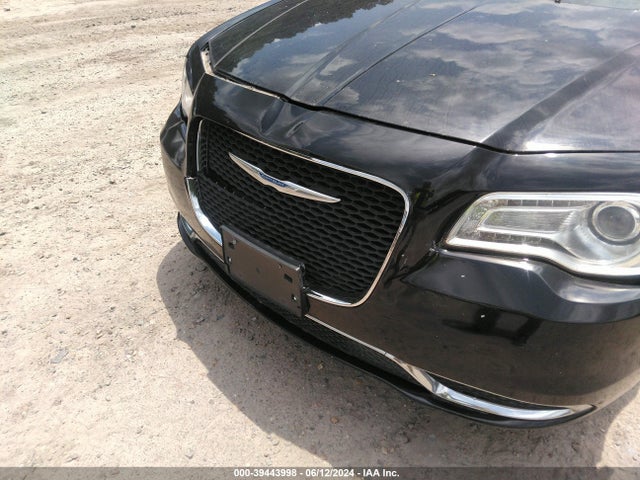 2C3CCARG1JH181833 Chrysler 300 Touring L Awd