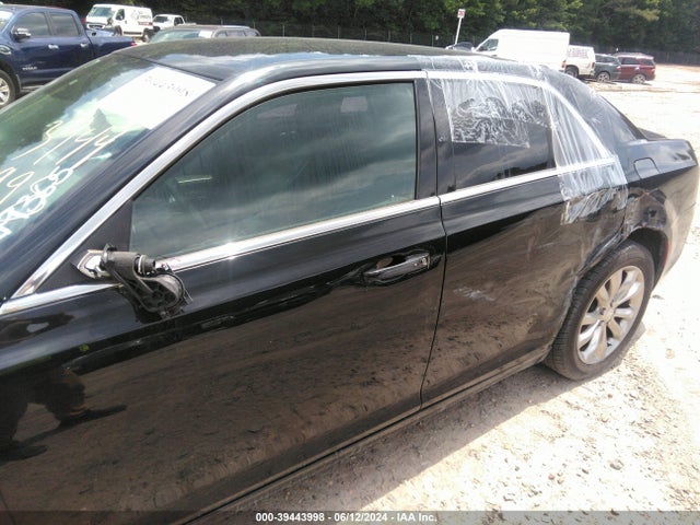 2C3CCARG1JH181833 Chrysler 300 Touring L Awd