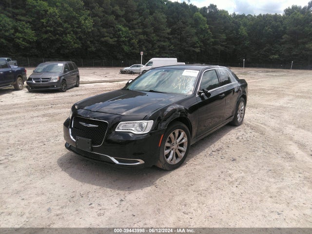 2C3CCARG1JH181833 Chrysler 300 Touring L Awd