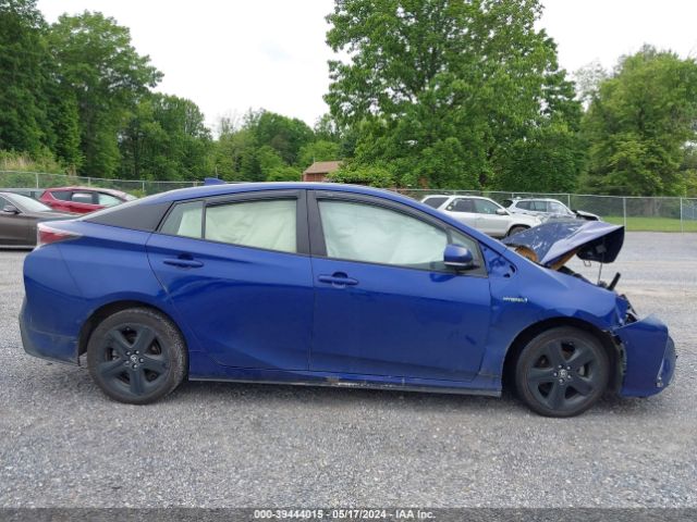 JTDKARFU8H3050868 Toyota Prius Four Touring