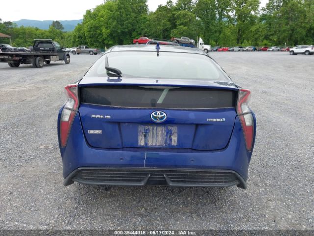 JTDKARFU8H3050868 Toyota Prius Four Touring