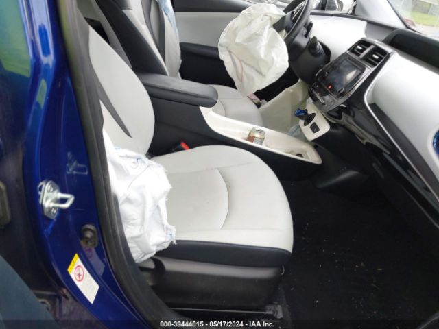 JTDKARFU8H3050868 Toyota Prius Four Touring