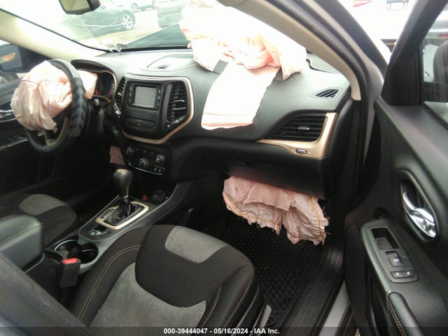 1C4PJLABXHW548013 Jeep Cherokee Altitude Fwd