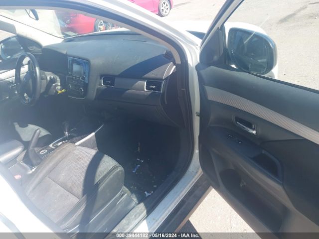 JA4AZ2A31HZ063477 Mitsubishi Outlander Es