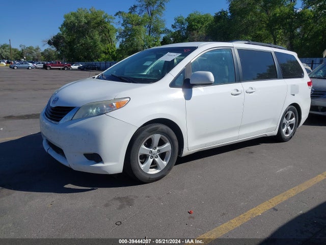 Toyota Sienna Le V6 8 Passenger 2014 5TDKK3DC5ES475446 Image 2