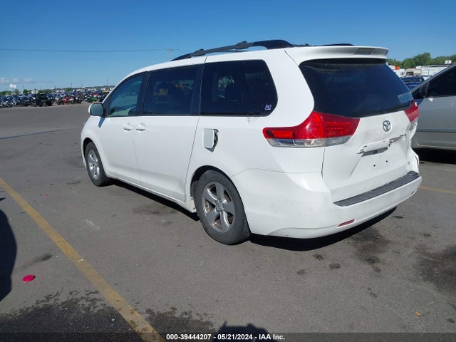 Toyota Sienna Le V6 8 Passenger 2014 5TDKK3DC5ES475446 Image 3