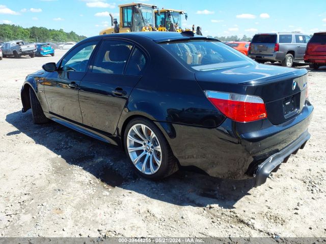 2007 BMW M5 WBSNB93557CX07432 Photo 2