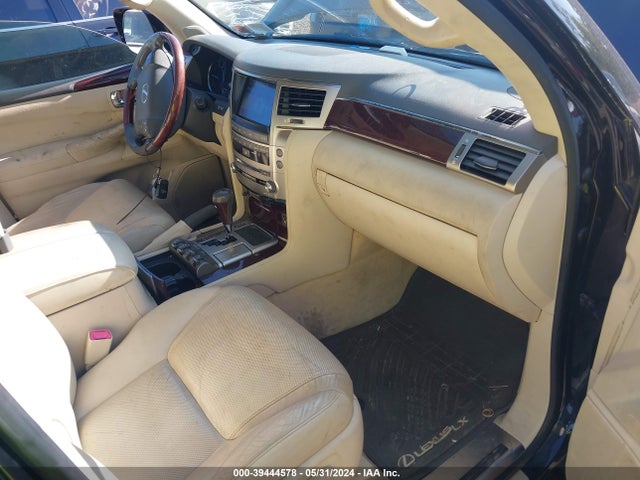 JTJHY7AX8E4158714 Lexus LX 570