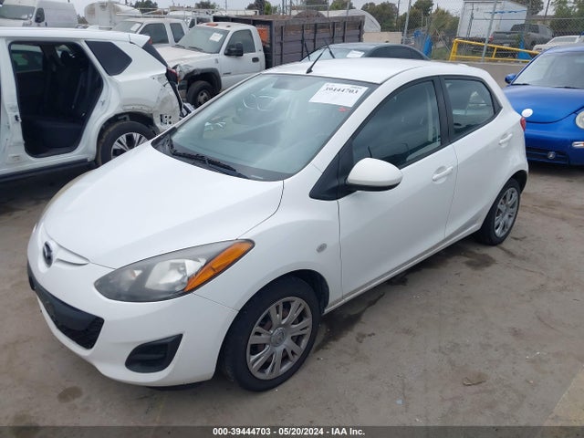 Mazda Mazda2 Sport 2014 JM1DE1KZXE0186884 Image 2