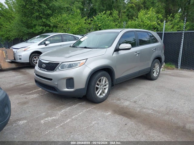 KIA SORENTO LX 2015 5XYKT3A62FG658992 Image 2