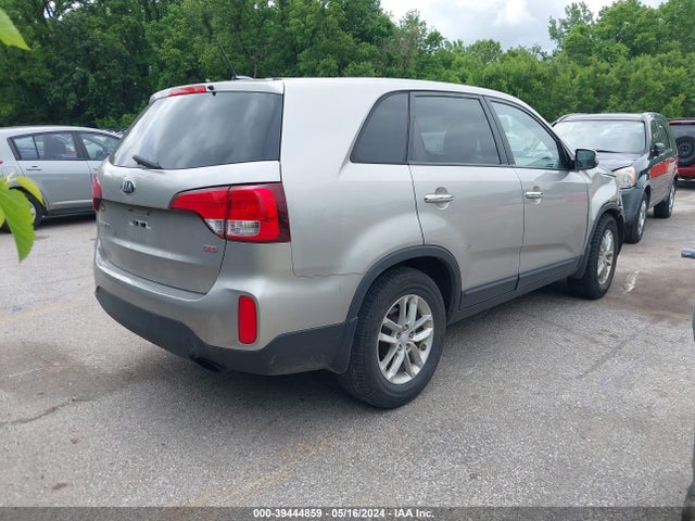 KIA SORENTO LX 2015 5XYKT3A62FG658992 Image 4