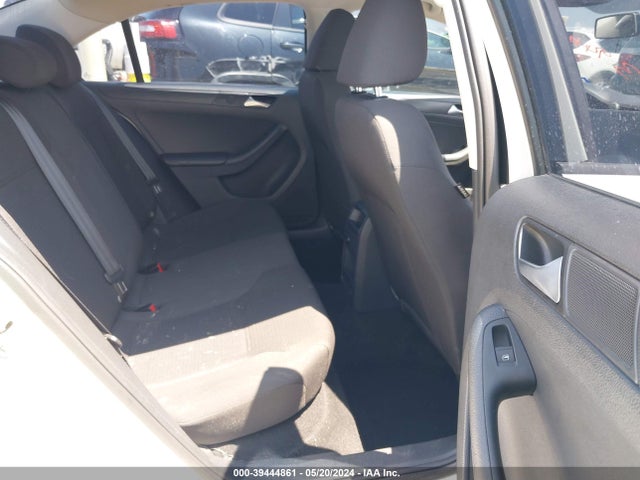 3VW2K7AJ2FM211819 Volkswagen Jetta 2.0l S