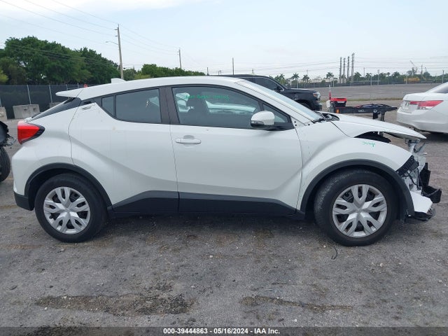 Toyota C-HR LE 2021 NMTKHMBX5MR130540 Image 13