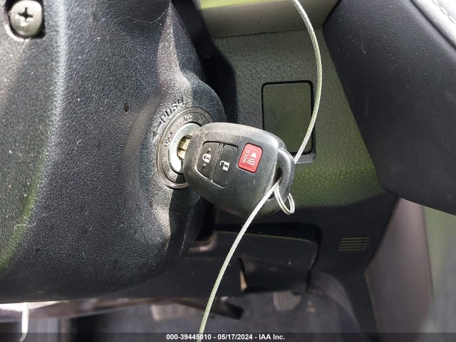 Toyota RAV4 LE 2018 JTMZFREV5JJ207638 Image 11