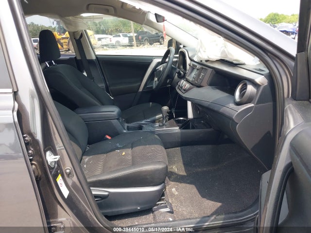 Toyota RAV4 LE 2018 JTMZFREV5JJ207638 Image 5
