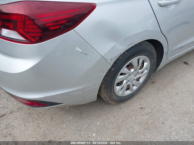 Hyundai ELANTRA SE 2019 5NPD74LF7KH497994 Image 18