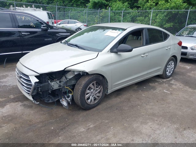Hyundai ELANTRA SE 2018 5NPD74LF2JH301863 Image 2