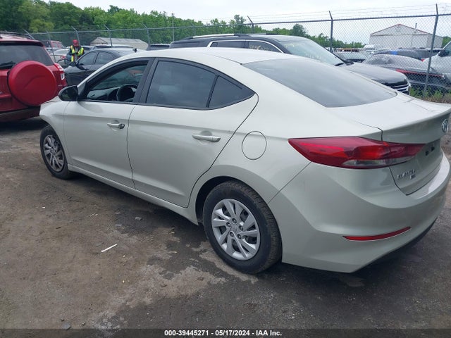 Hyundai ELANTRA SE 2018 5NPD74LF2JH301863 Image 3