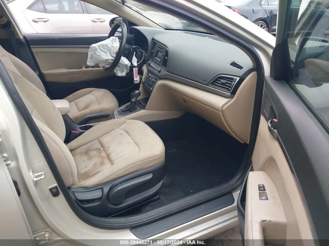 Hyundai ELANTRA SE 2018 5NPD74LF2JH301863 Image 5