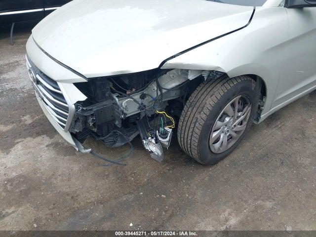 Hyundai ELANTRA SE 2018 5NPD74LF2JH301863 Image 6