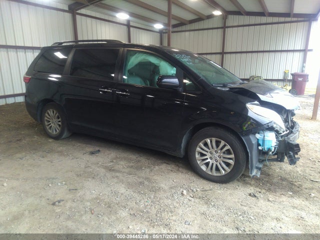 Toyota Sienna Xle 8 Passenger 2017 5TDYZ3DC8HS811889 main image