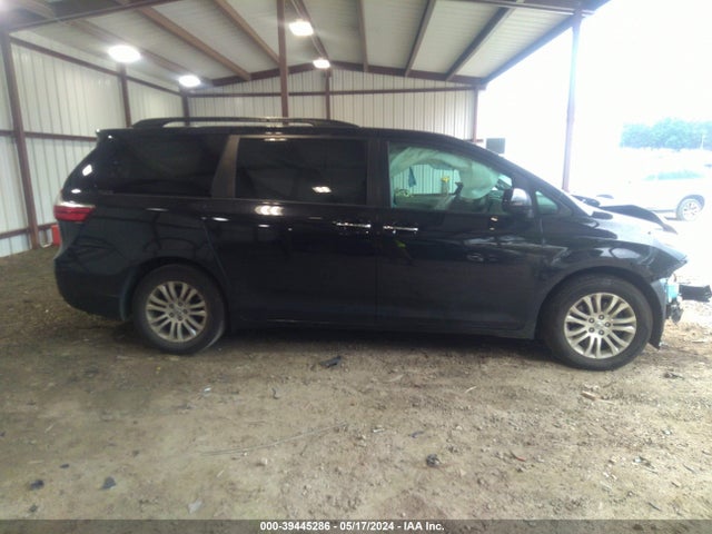 Toyota Sienna Xle 8 Passenger 2017 5TDYZ3DC8HS811889 Image 14