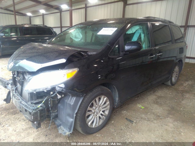 Toyota Sienna Xle 8 Passenger 2017 5TDYZ3DC8HS811889 Image 2