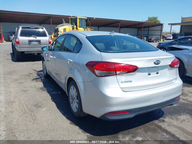 KIA FORTE LX 2017 3KPFL4A73HE145072 Image 3