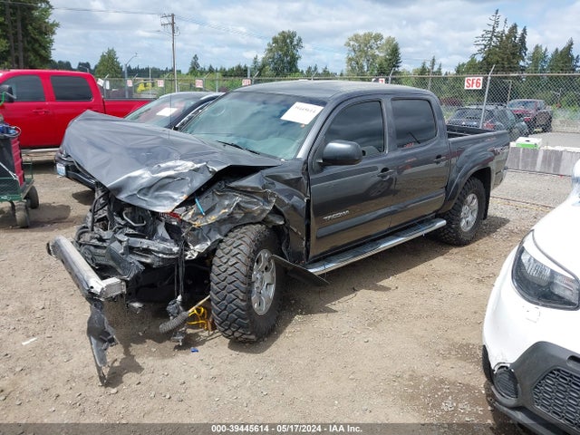 Toyota Tacoma Base V6 2015 3TMLU4EN3FM180383 Image 2