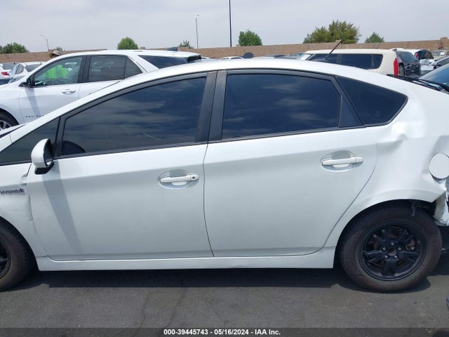 Toyota Prius Three 2015 JTDKN3DU3F0427075 Image 14