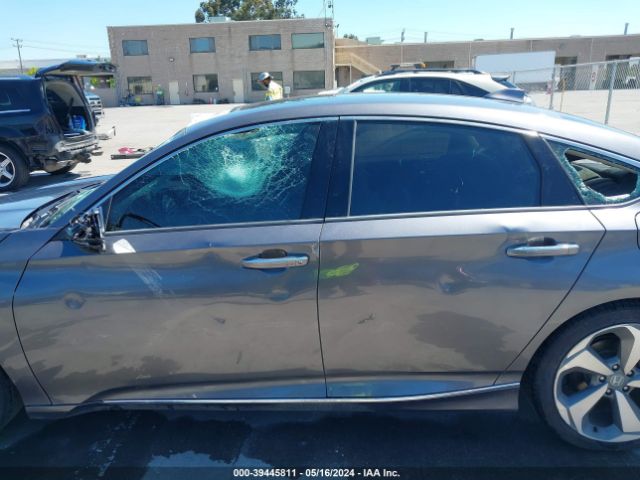 1HGCV2F94JA040627 Honda Accord Touring 2.0t