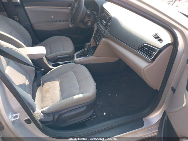 Hyundai ELANTRA SE 2017 5NPD74LF6HH084070 Image 5