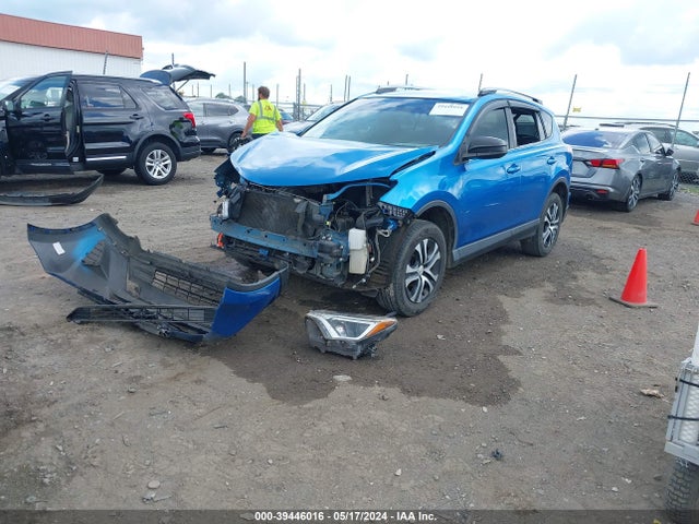 Toyota RAV4 LE 2017 JTMZFREV7HJ703244 Image 2