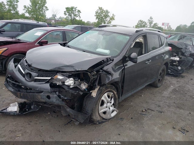 Toyota RAV4 LE 2015 JTMBFREV6FD096931 Image 2