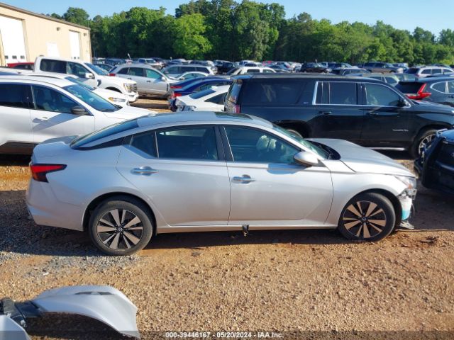 1N4BL4DW1NN321440 Nissan Altima Sv Intelligent Awd