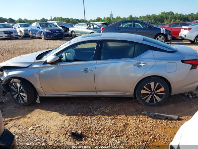 1N4BL4DW1NN321440 Nissan Altima Sv Intelligent Awd