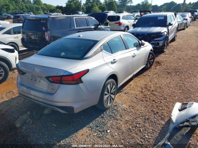 1N4BL4DW1NN321440 Nissan Altima Sv Intelligent Awd