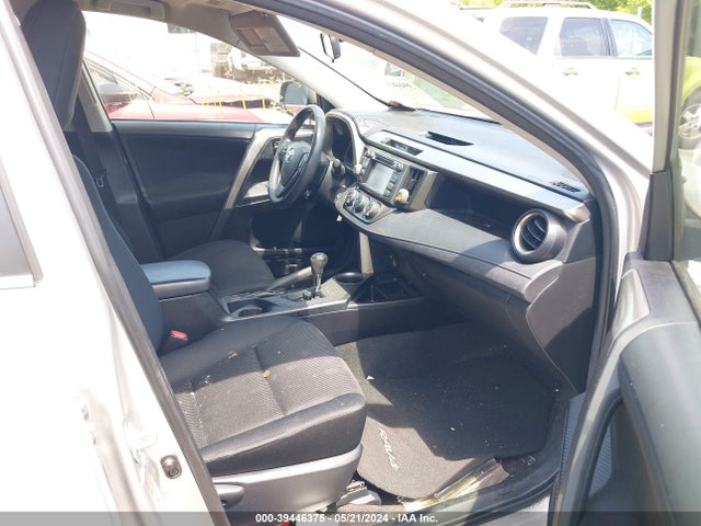 Toyota RAV4 LE 2015 JTMBFREV8FJ016305 Image 5