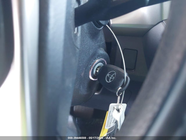 Toyota RAV4 LE 2017 2T3ZFREV6HW323121 Image 11