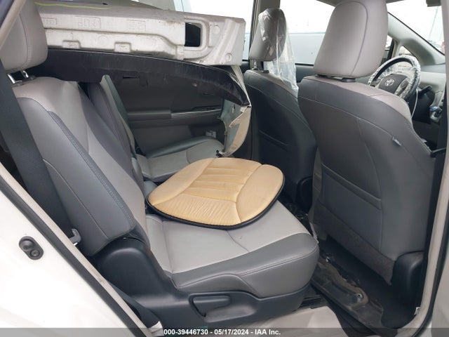 Toyota Prius V Four 2017 JTDZN3EU7HJ059610 Image 8