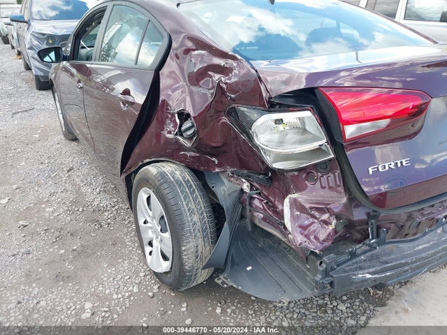 KIA FORTE LX 2018 3KPFL4A71JE255818 Image 16