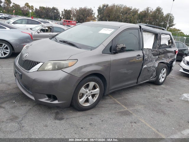 Toyota Sienna Le 8 Passenger 2015 5TDKK3DC9FS680835 Image 2