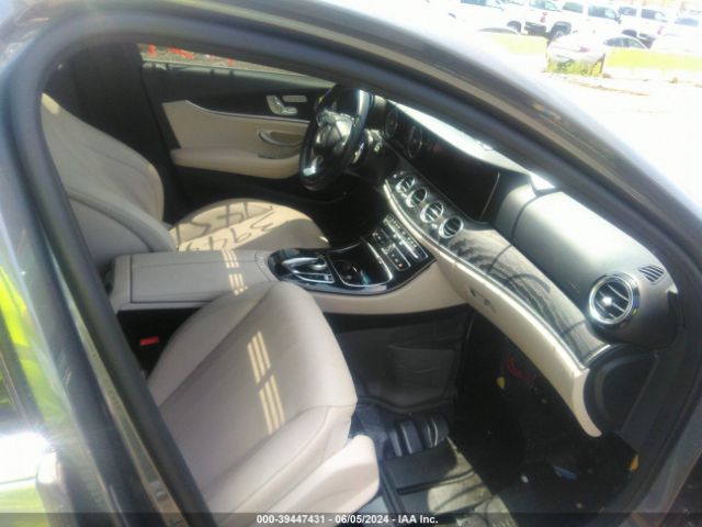 WDDZF4KB9HA228439 Mercedes-Benz E 300 4matic
