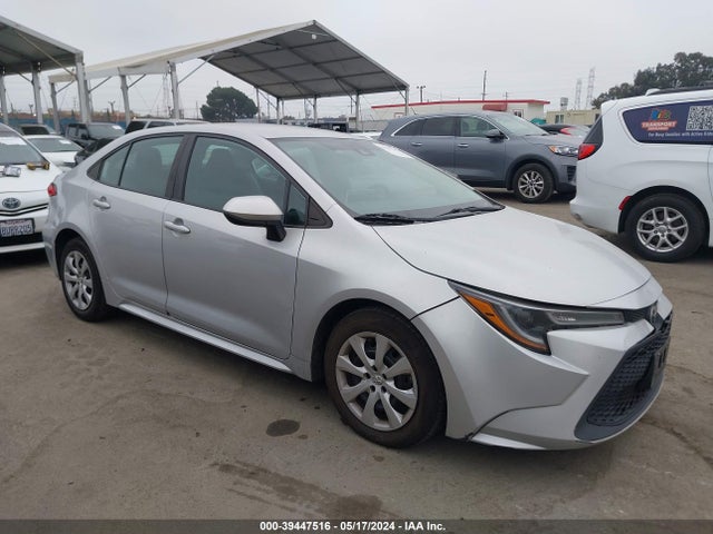 Toyota COROLLA LE 2020 5YFEPRAE2LP048951 головне зображення