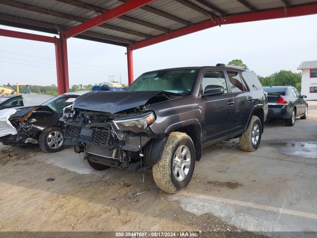 Toyota 4RUNNER SR5 2022 JTEMU5JR7N5982096 Image 2