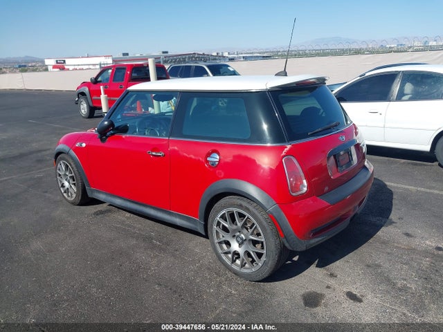 2005 MINI COOPER S WMWRE33525TL14138 Photo 2