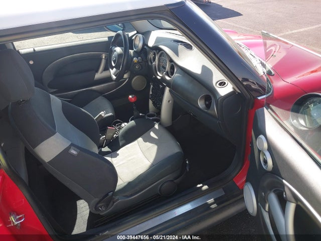 2005 MINI COOPER S WMWRE33525TL14138 Photo 4